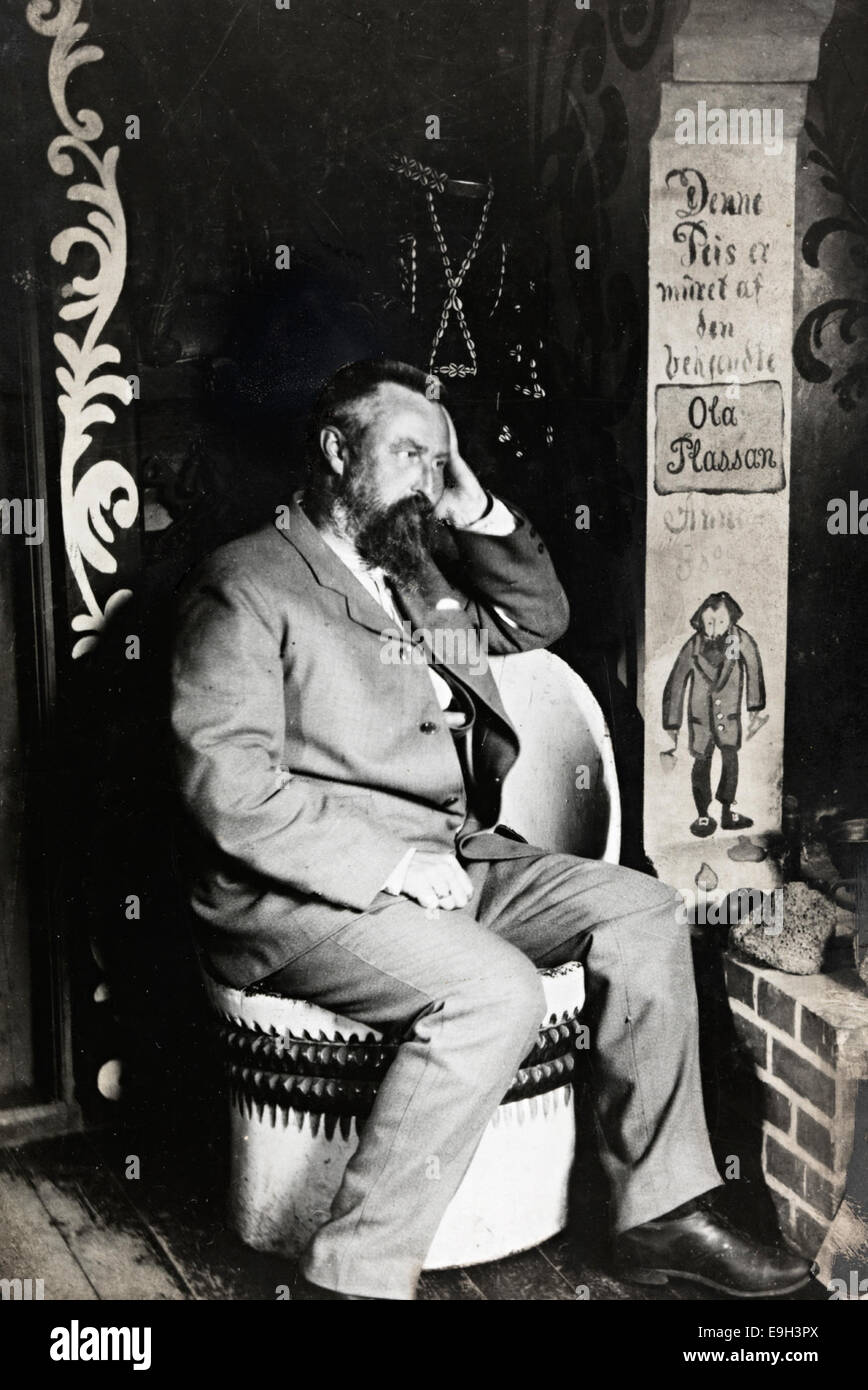 Questo ritratto mostra Theodor Kittelsen (1857-1914), un importante artista norvegese noto per il suo stile distintivo nei dipinti e nelle illustrazioni. Foto Stock