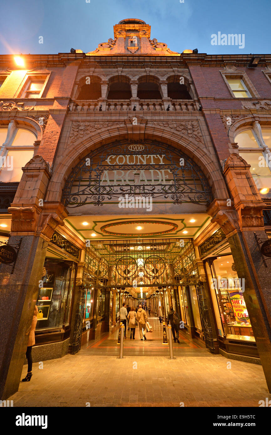 Ingresso al County Arcade, Victoria Quarter, Leeds, West Yorkshire, Inghilterra, Regno Unito Foto Stock