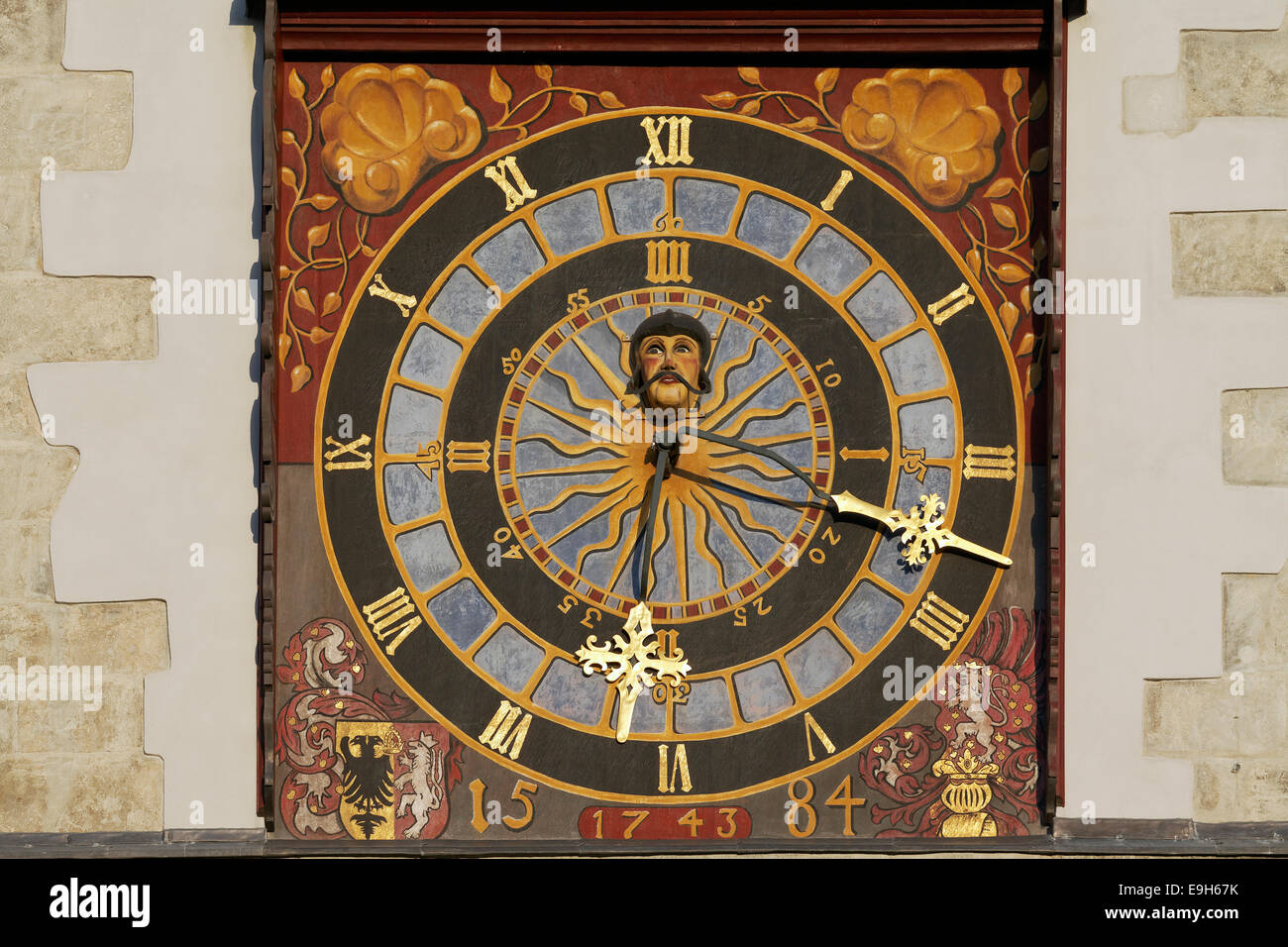 Orologio a torretta con un dipinto di orologio e il Vecchio Municipio, il centro storico, Görlitz, Bassa Sassonia, Germania Foto Stock