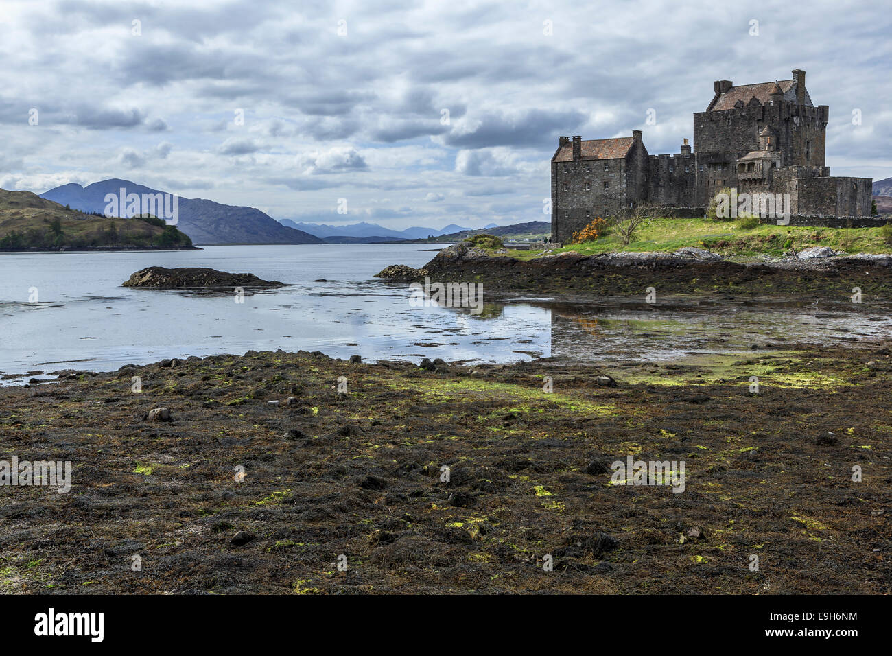 Eilean Donan Castle sul Loch Duich, Dornie, Highlands, Scotland, Regno Unito Foto Stock