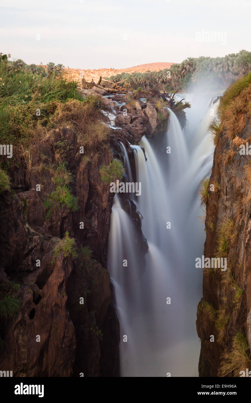 Epupa Falls, fiume Kunene sul confine tra Angola e Namibia,, Regione di Kunene, Namibia Foto Stock