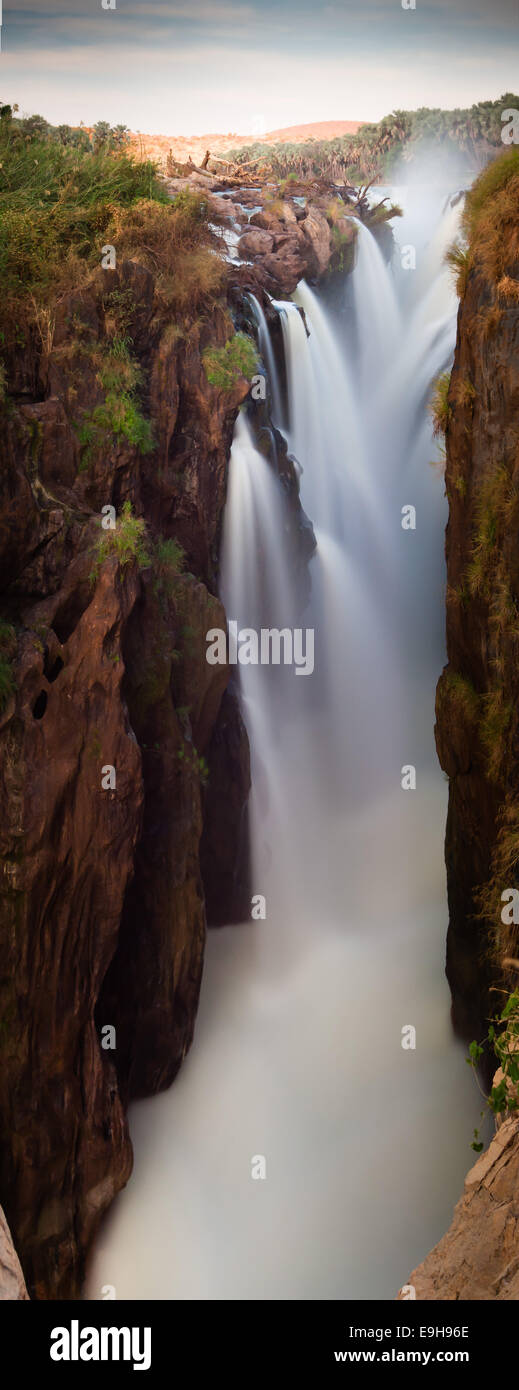 Epupa Falls, fiume Kunene sul confine tra Angola e Namibia,, Regione di Kunene, Namibia Foto Stock