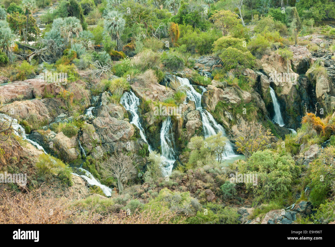 Epupa Falls, fiume Kunene sul confine tra Angola e Namibia,, Regione di Kunene, Namibia Foto Stock