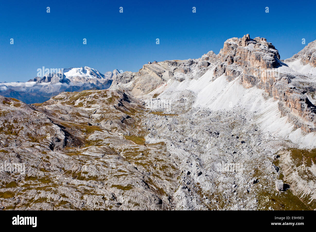 Il monte Lagazuoi, Marmolada gruppo sul retro, Dolomiti, Italia Foto Stock