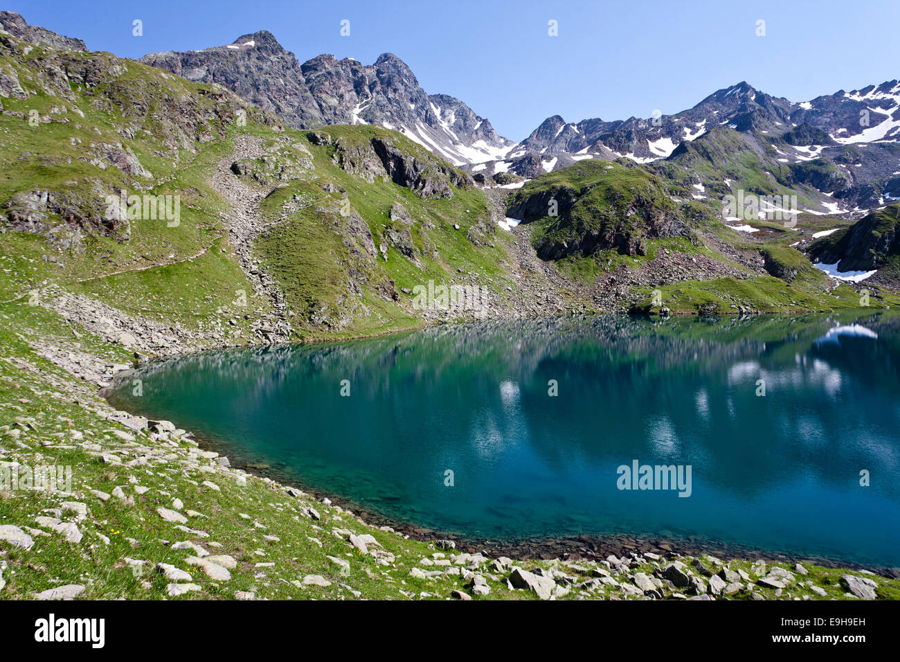 Großer lago Schwarzsee, Mt Schwarzwandscharte sul retro, Alto Adige, Trentino Alto Adige, Italia Foto Stock