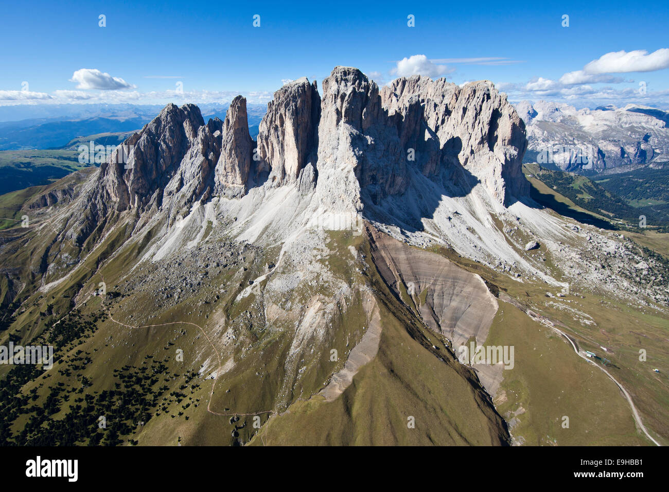 Ripide e scoscese scogliere, Sassolungo, Dolomiti, Alto Adige, Italia Foto Stock