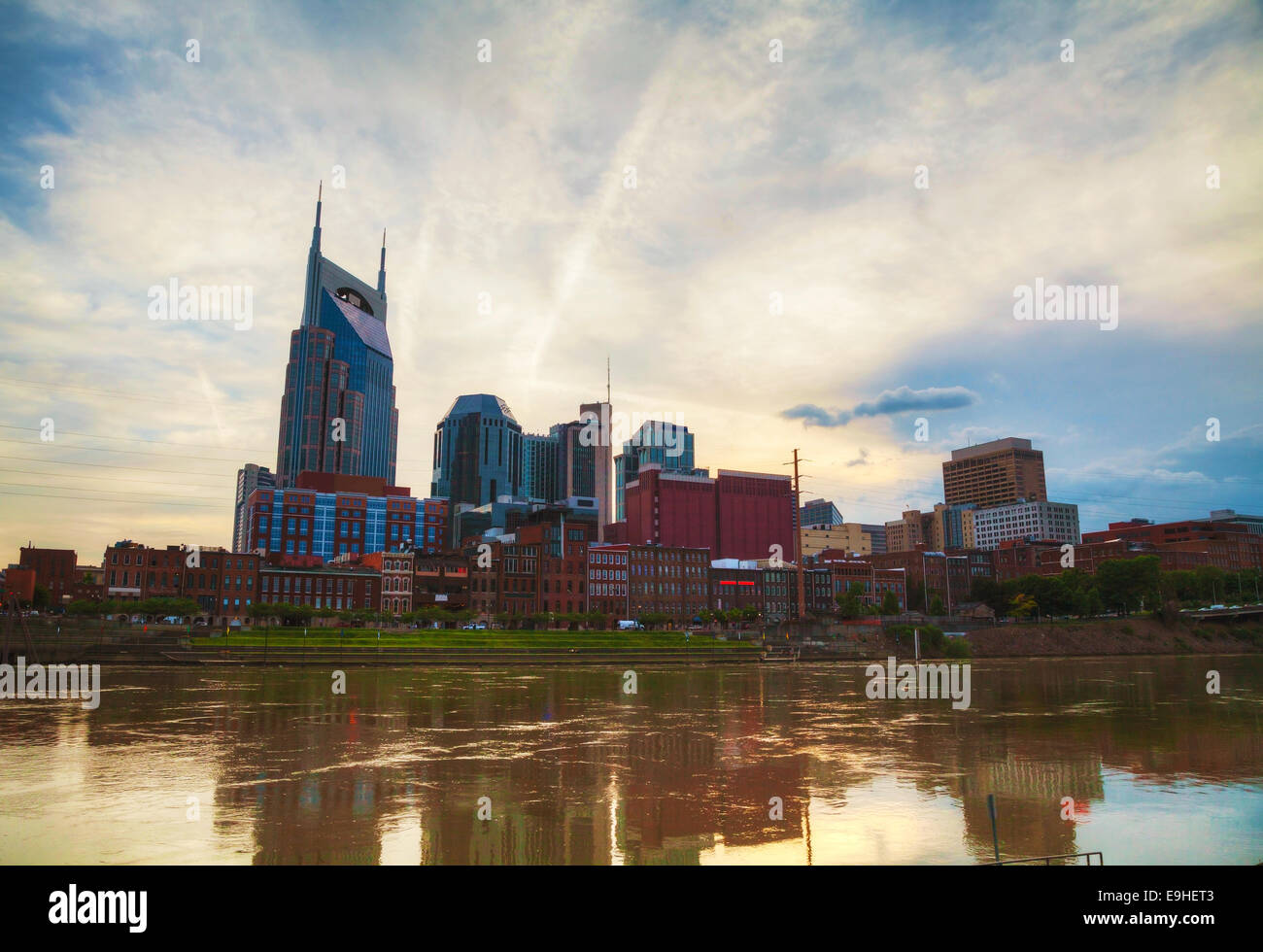 Il centro cittadino di Nashville, TN presto la sera Foto Stock