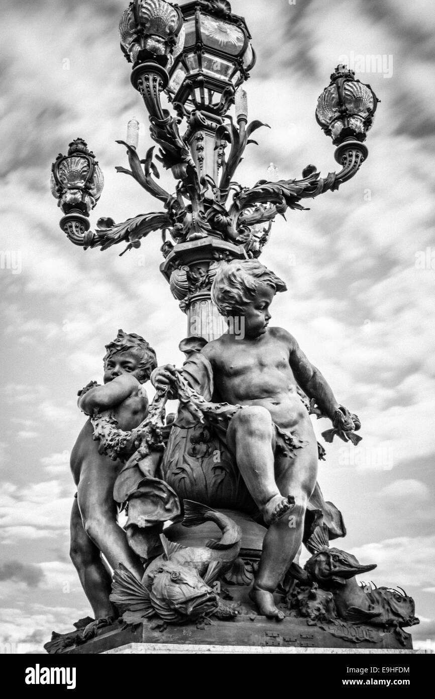 Lanterna e statue in Parigi Foto Stock Lanterna e statue in Parigi Foto Stock