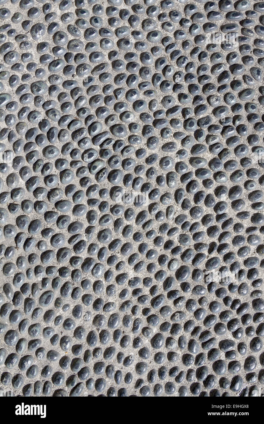 Pietre infisse nel cemento Foto Stock