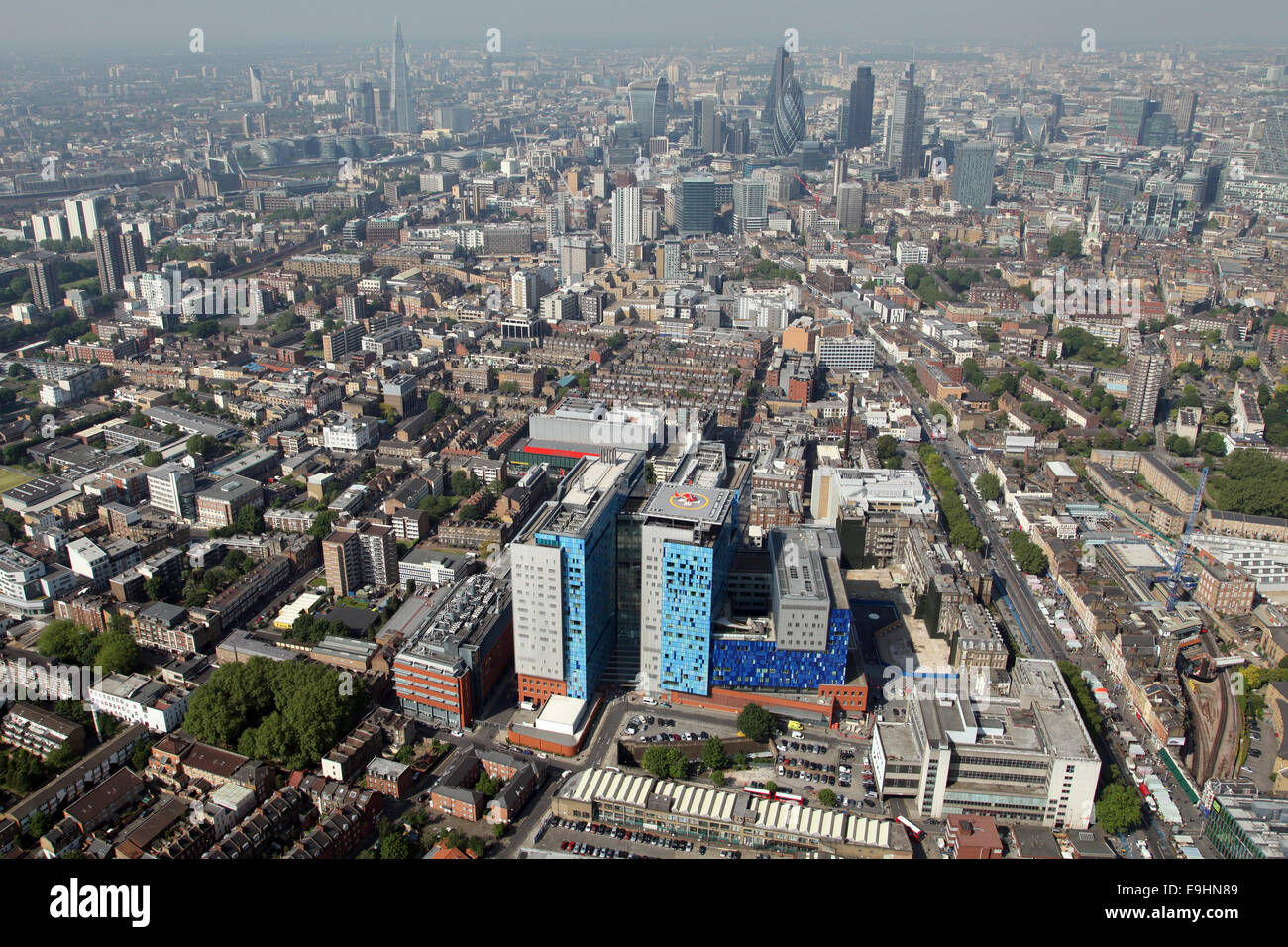 Vista aerea del Royal Hospital di Londra in Mile End, London E2, Regno Unito Foto Stock