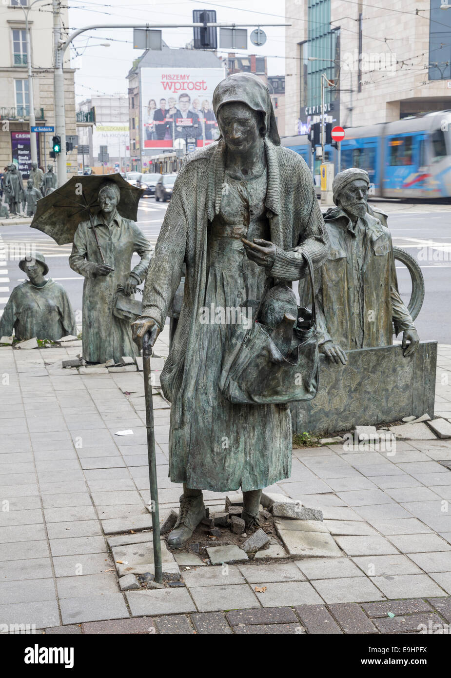 Monumento alla anonimo pedoni di Jerzy Kalina, Wroclaw, Polonia Foto Stock