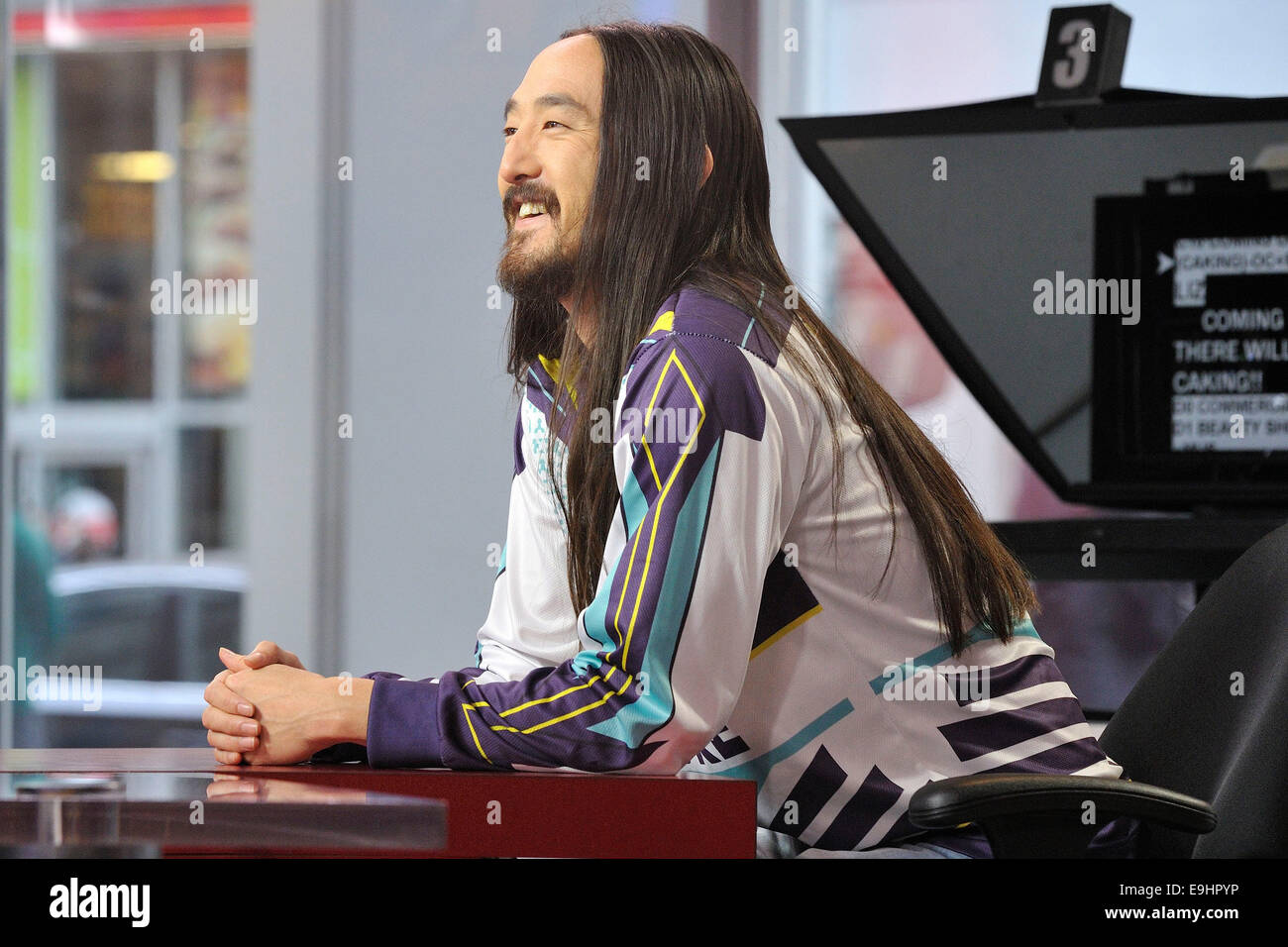 Toronto, Canada. 28 ott 2014. American electro house musicista Steven Hiroyuki 'Steve' Aoki apparenze su scala globale in Tv lo show del mattino durante il suo arresto promozionali a Toronto. Credito: EXImages/Alamy Live News Foto Stock