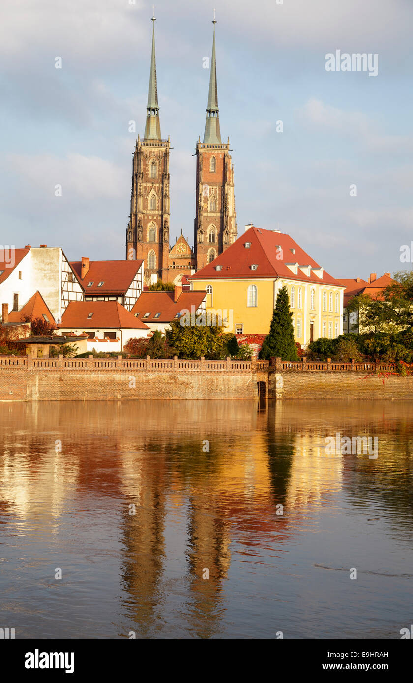 Fiume Odra con isola Duomo - Cattedrale di San Giovanni Battista e l Arcivescovado, Wroclaw, Polonia Foto Stock