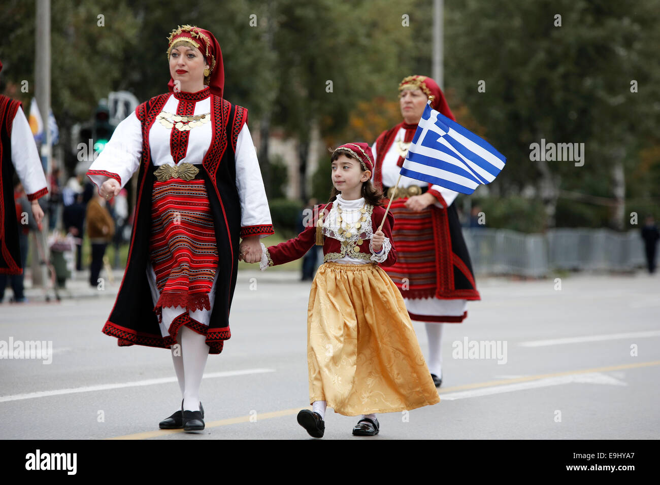Salonicco, Grecia. 28 ottobre, 2014. La parata militare per commemorare la Grecia è entrata in guerra mondiale II è stato tenuto in Salonicco, Grecia il 28 ottobre 2014 Credit: Konstantinos Tsakalidis/Alamy Live News Foto Stock