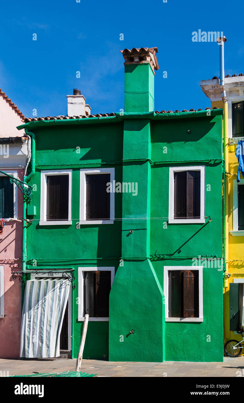 Classici colorati casa sull'isola di Torcello nella laguna veneziana, Italia Foto Stock