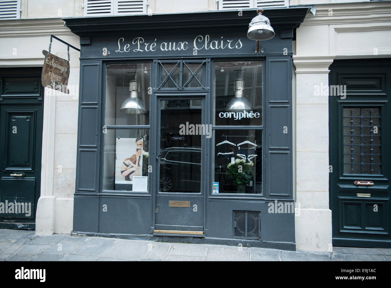 Al di fuori di tipicamente francese ristoranti nella capitale francese di Parigi Foto Stock