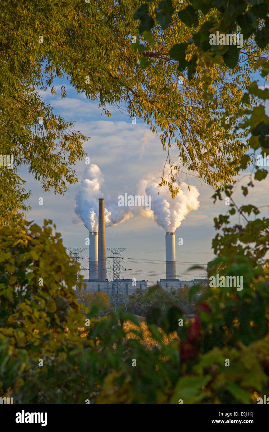 Monroe, Michigan - DTE Energy's Monroe Power Plant, il secondo più grande impianto alimentato a carbone negli Stati Uniti. Foto Stock