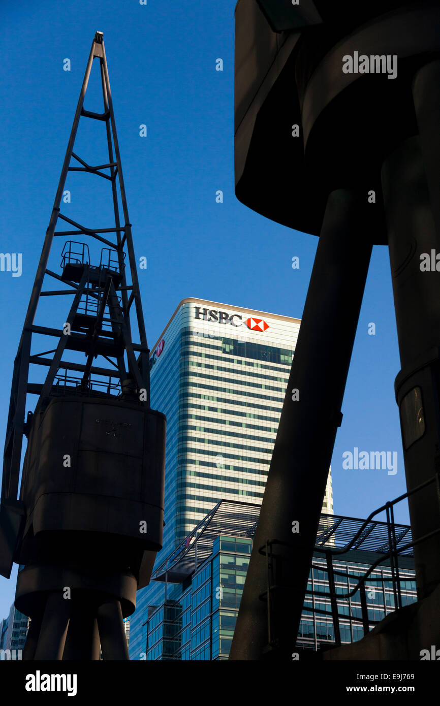 Gru sul Nord Dock e HSBC, Canada Place, Canary Wharf, London, E14, Regno Unito Foto Stock