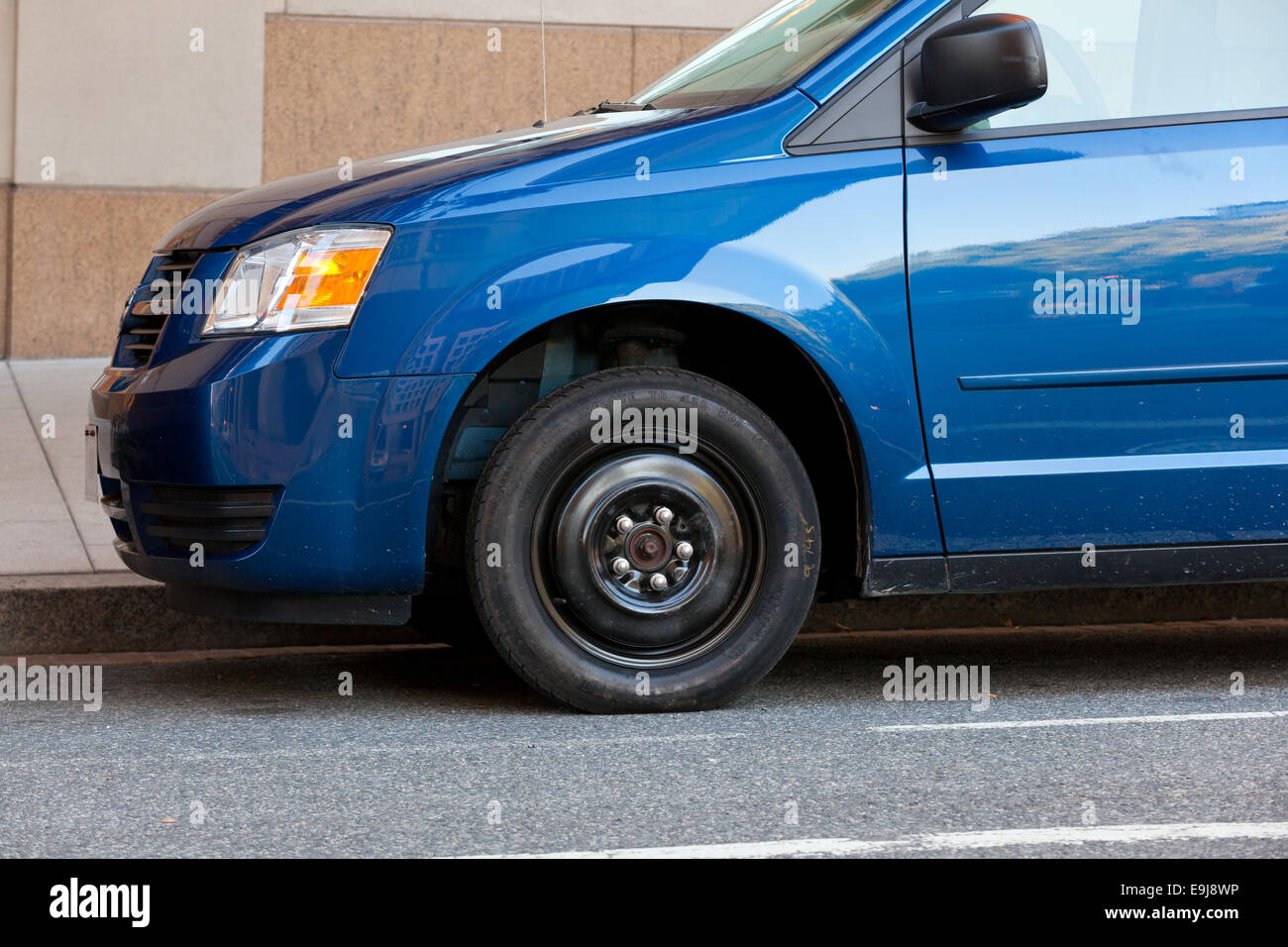 La ruota di scorta sul minivan - USA Foto Stock