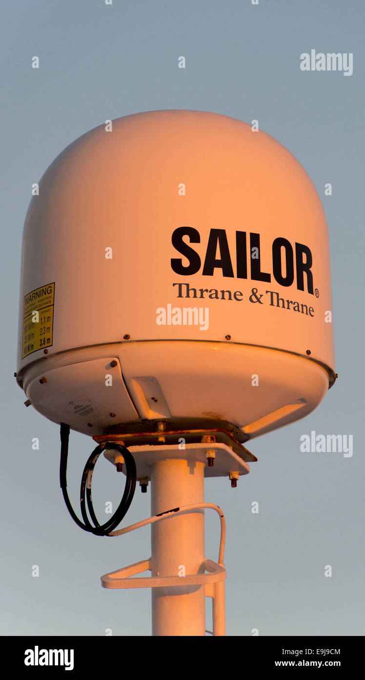 Un Thrane e Thrane Sailor del sistema radar impiegato sulle navi da crociera. Foto Stock
