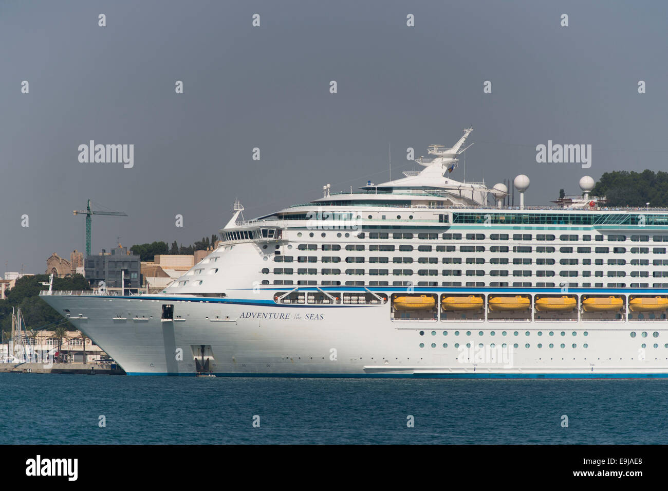 Royal Caribbean è avventuriero dei mari nave da crociera a Cartagena cruise port in Spagna. Foto Stock
