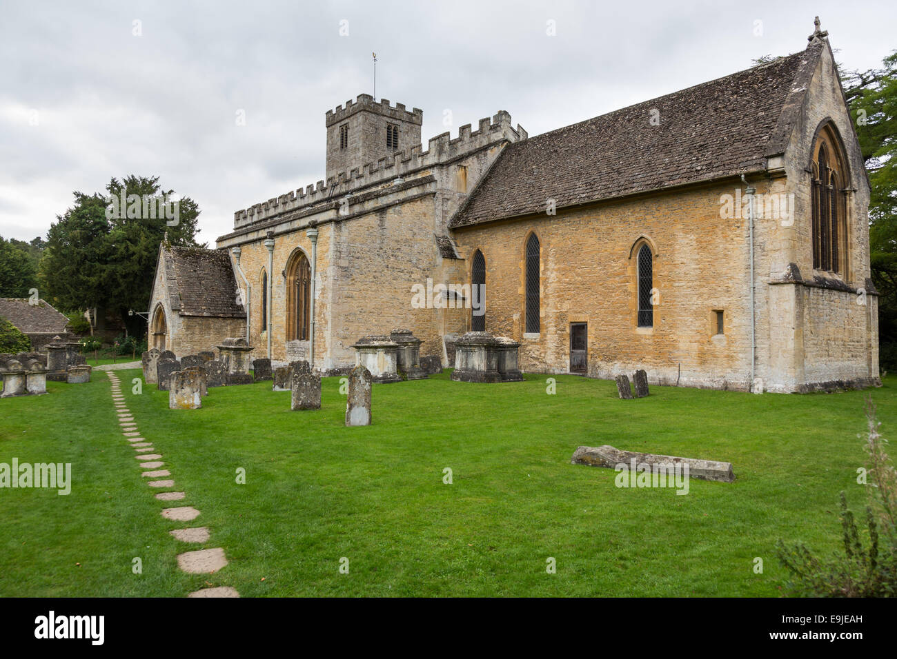 Vecchia Chiesa di Cotswold Distretto di Inghilterra Foto Stock