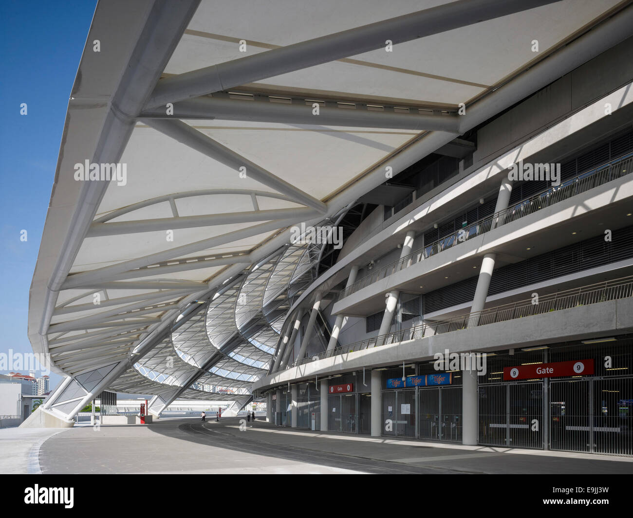 Singapore National Stadium, Singapore, Singapore. Architetto: Arup Associates, 2014. Dettaglio della passeggiata sportiva con bocchette di PTFE Foto Stock