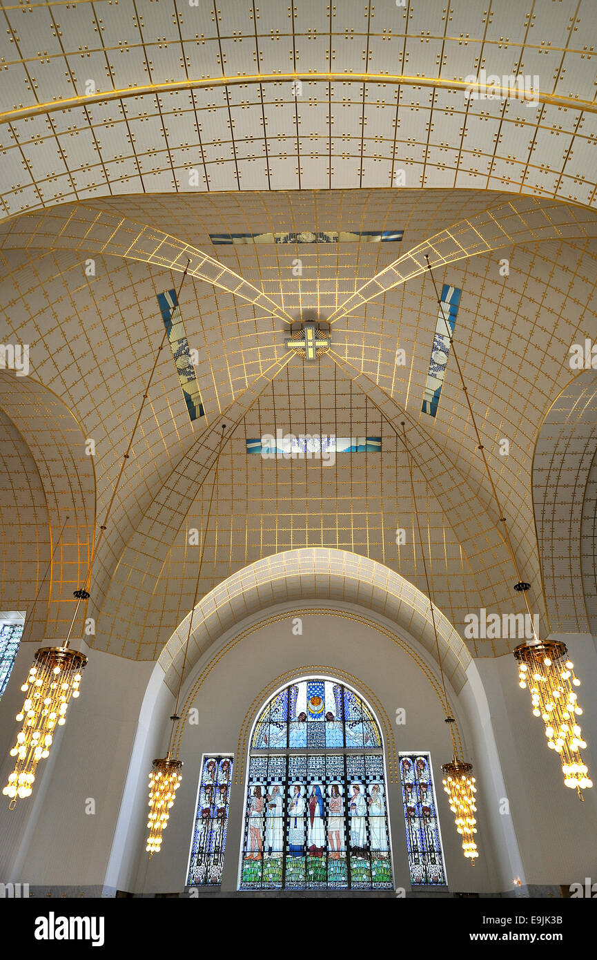 Le finestre di vetro macchiate dall'artista Koloman Moser, la cupola della chiesa di San Leopoldo a Steinhof, 1904-1907 Foto Stock