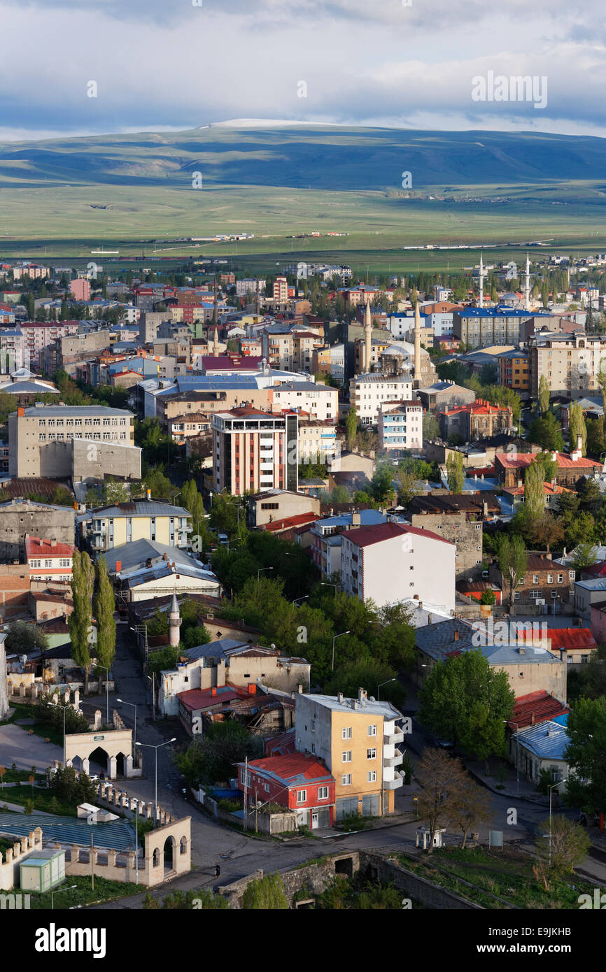 Townscape, vista dalla Cittadella, Kars, Provincia di Kars, Anatolia Orientale Regione, Anatolia, Turchia Foto Stock