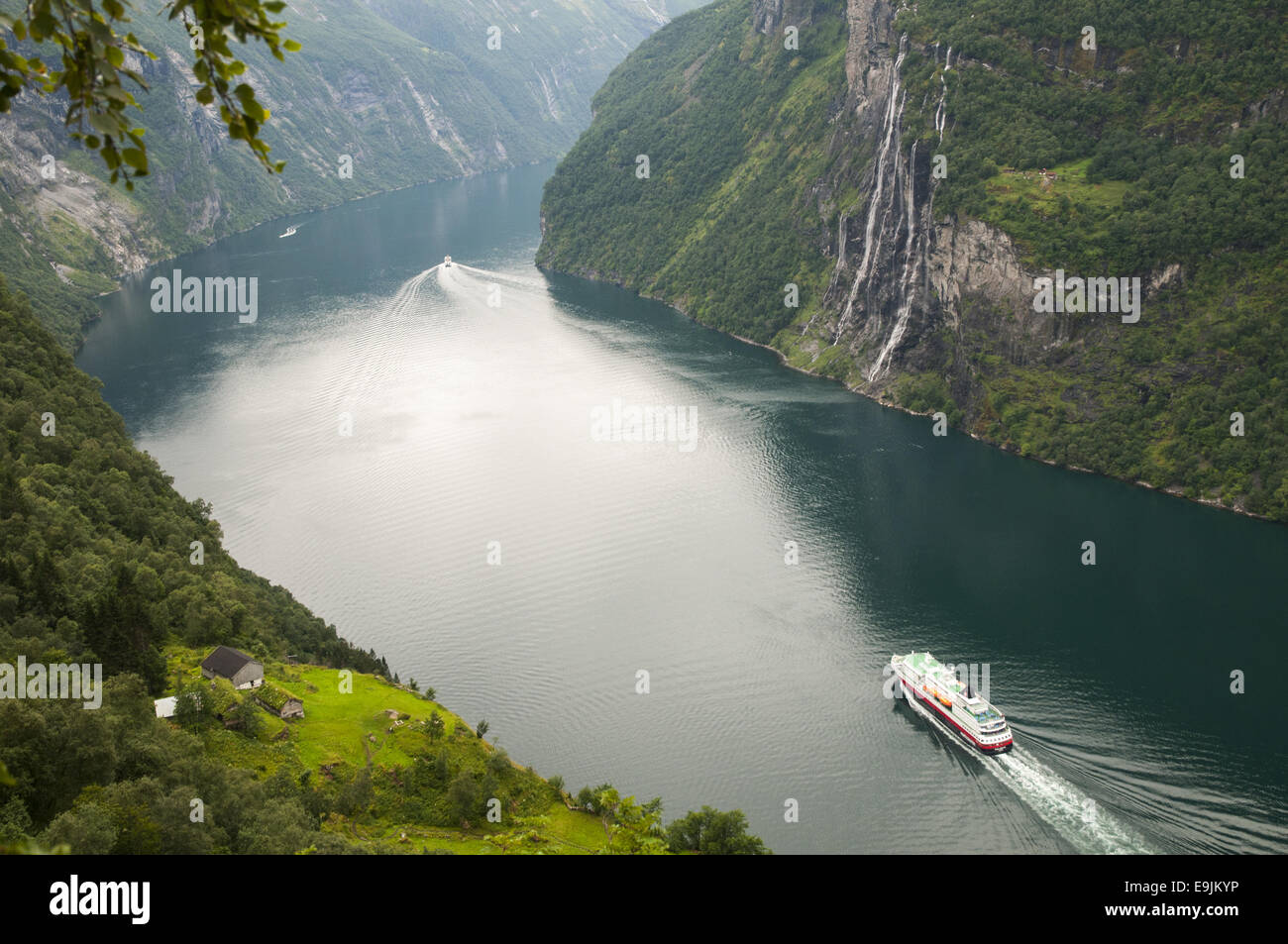 Vista sul Fiordo di Geiranger, Norvegia occidentale Foto Stock