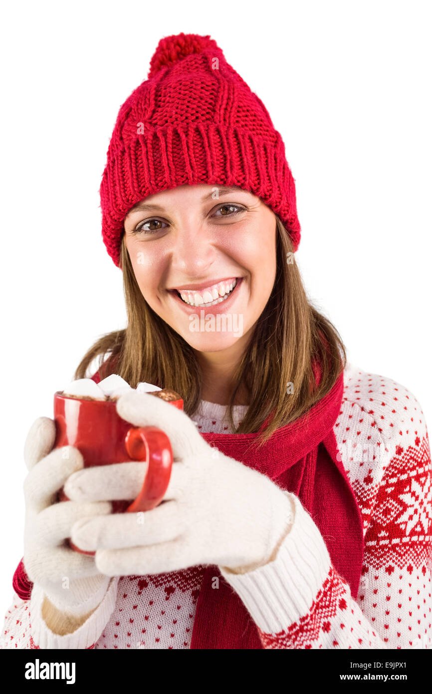 Giovane donna godendo il suo caffè caldo in inverno Foto Stock