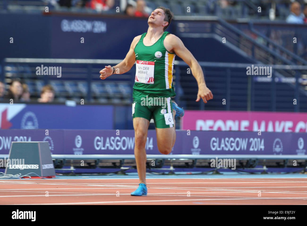 Fanie van der Merwe del Sud Africa nella mens atletica Para-Sport 100 metri T37 riscalda al 2014 giochi del Commonwealth Glasgow Foto Stock