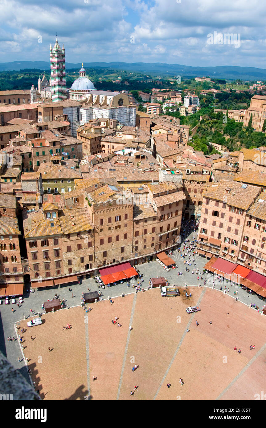Piazza del Campo dalla Torre del Mangia a Siena, Toscana, Italia Foto Stock