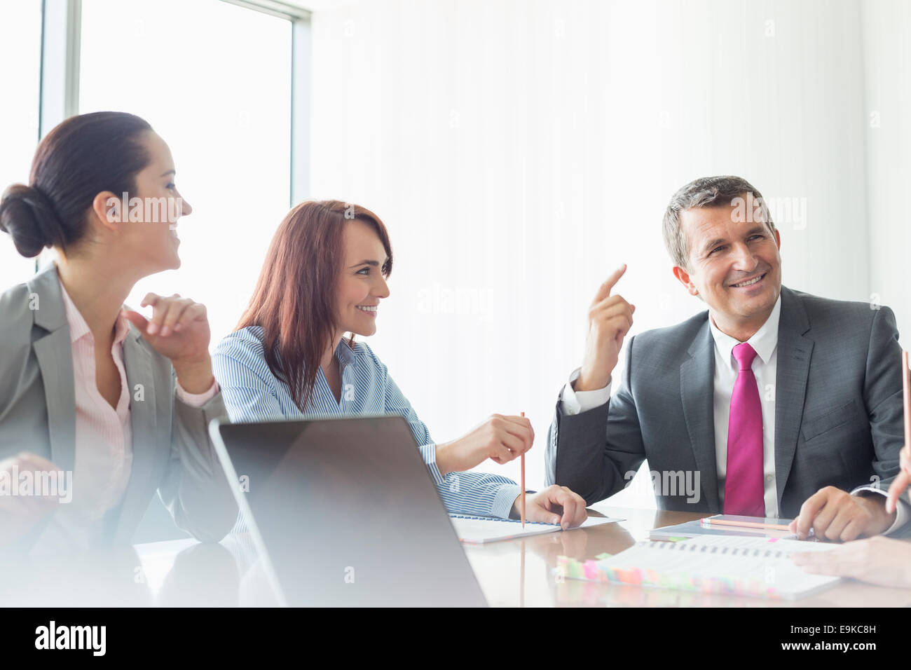 Incontro di lavoro nella sala riunioni Foto Stock