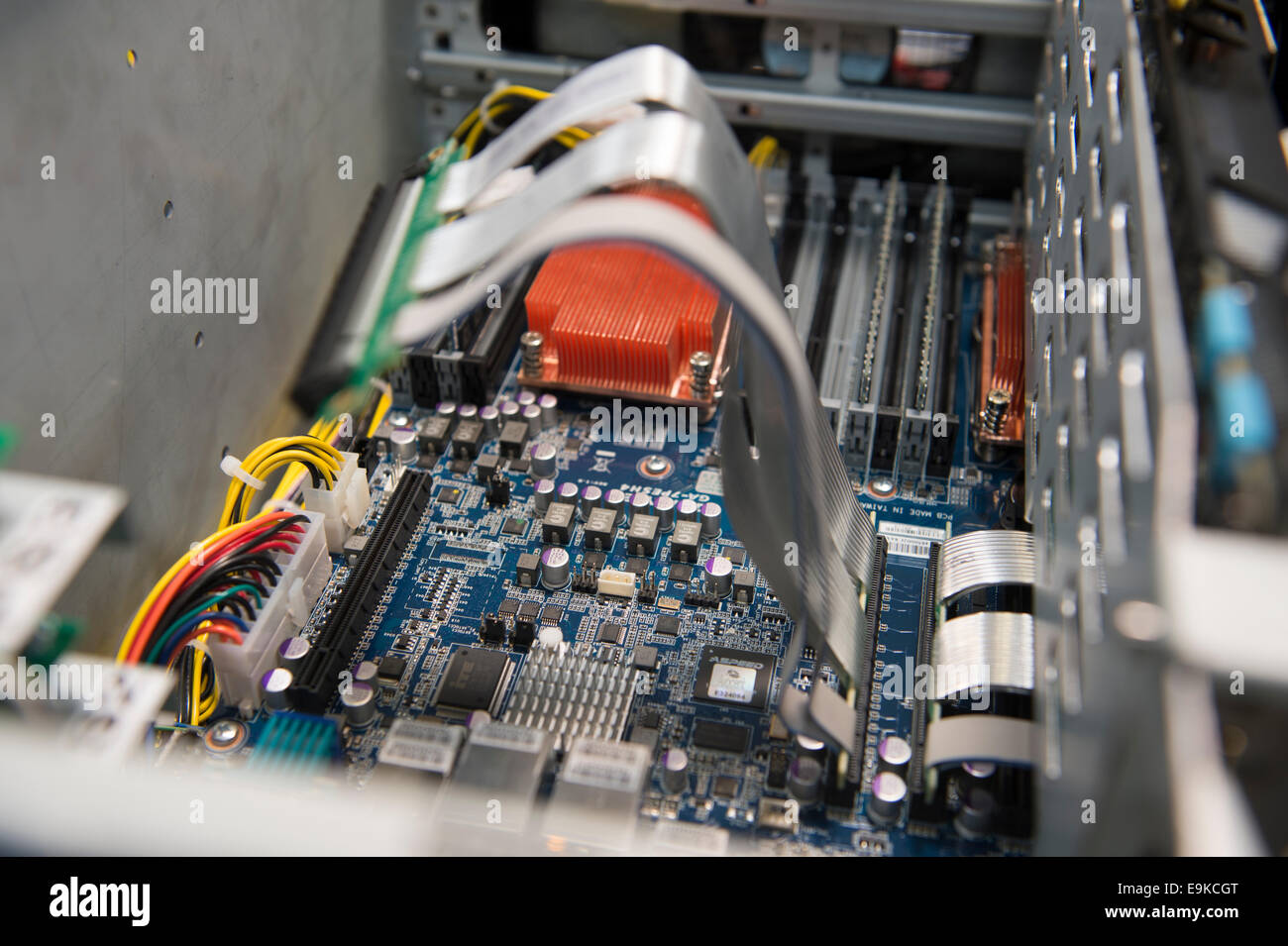 Close-up della scheda madre del computer nell'industria manifatturiera Foto Stock