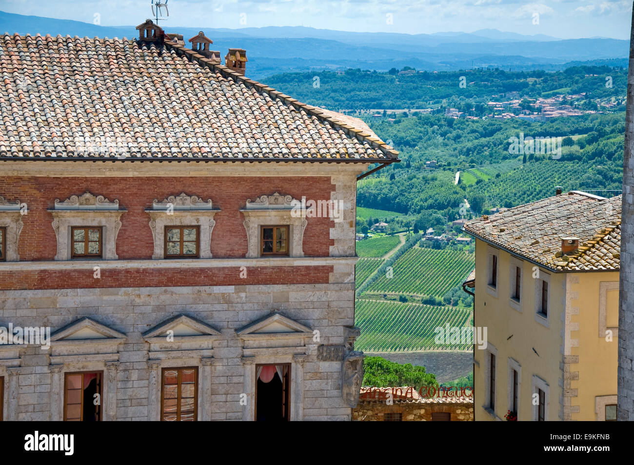 Vista dal Palazzo Comunale di Montepulciano Siena Toscana Italia Foto Stock