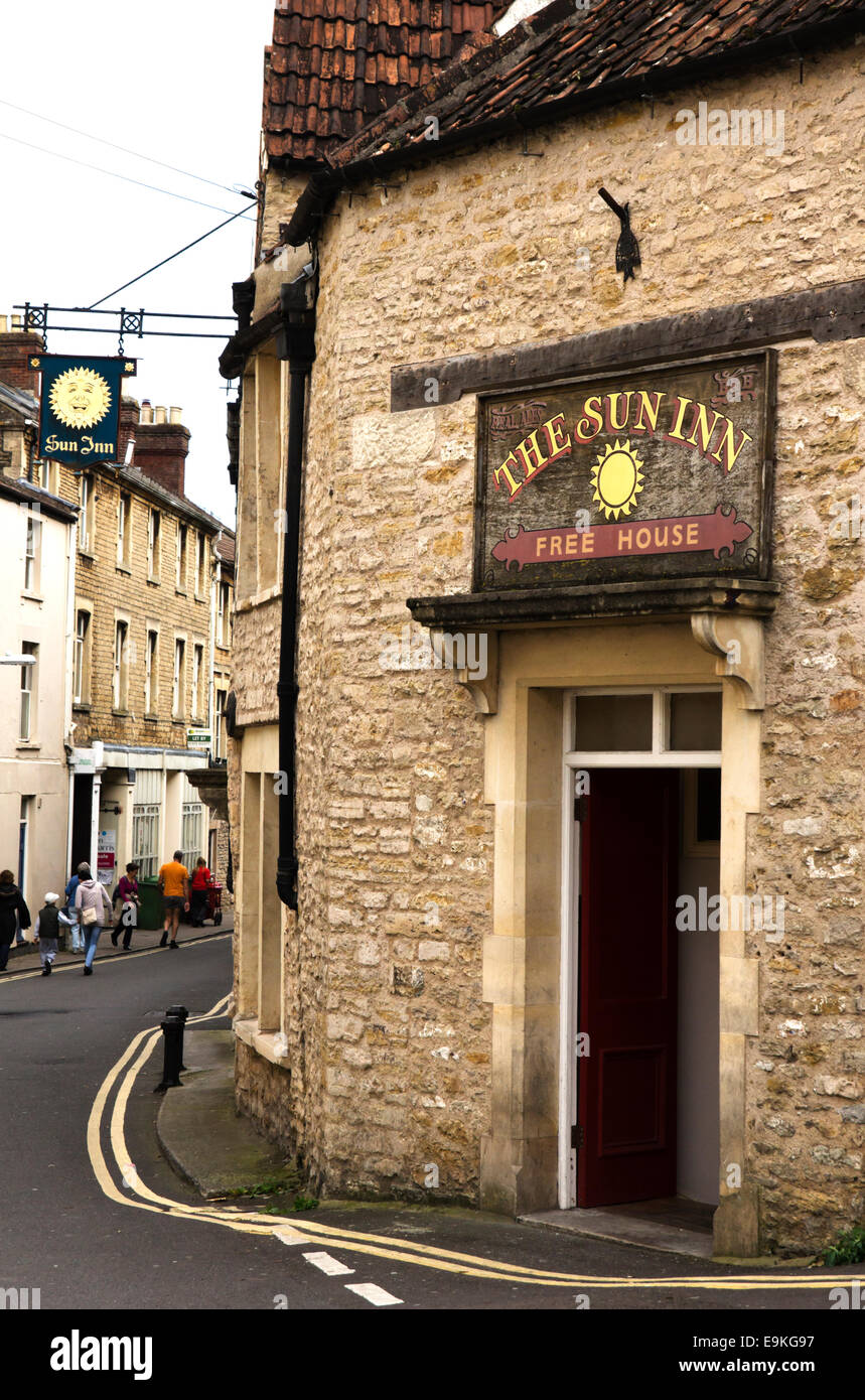 Frome una piccola città nel Somerset in Inghilterra Il Sun Inn pub Foto Stock