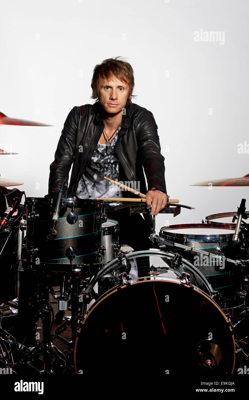 Il batterista, Dom Howard dei Muse Foto Stock