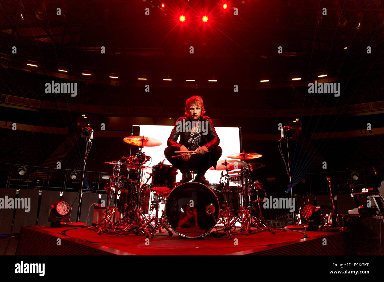 Il batterista, Dom Howard dei Muse Foto Stock