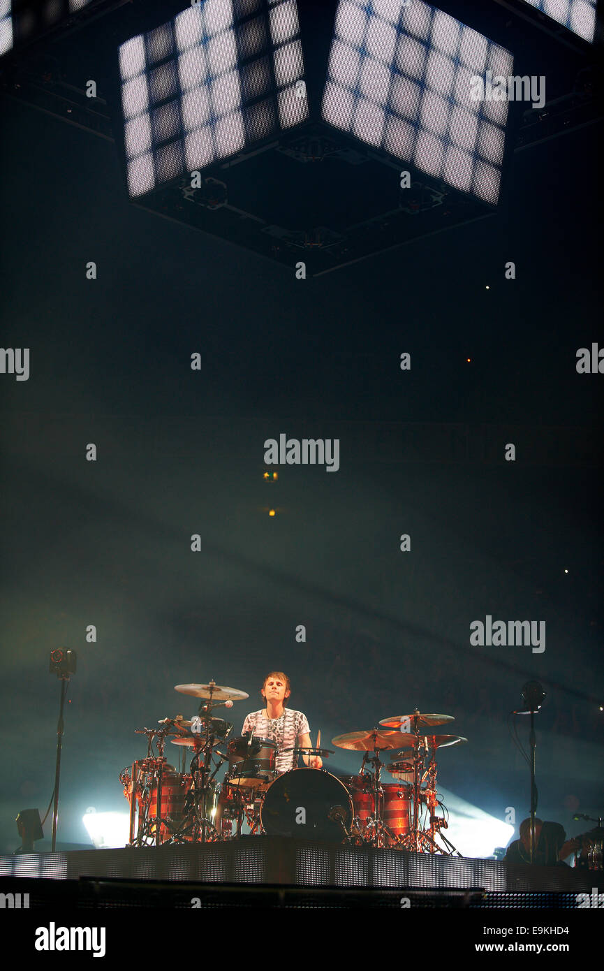 Il batterista, Dom Howard dei Muse Foto Stock