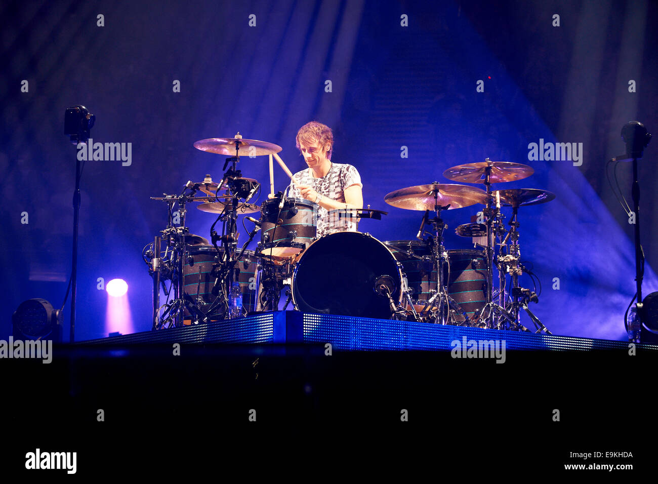 Il batterista, Dom Howard dei Muse Foto Stock