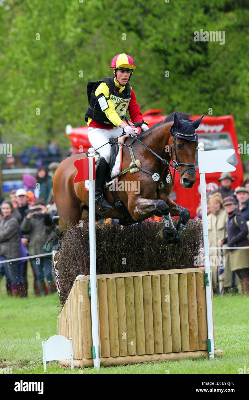 Merel Blom (Paesi Bassi) riding Corre voce cross country alla Mitsubishi Motors Badminton Horse Trials 2014 Foto Stock