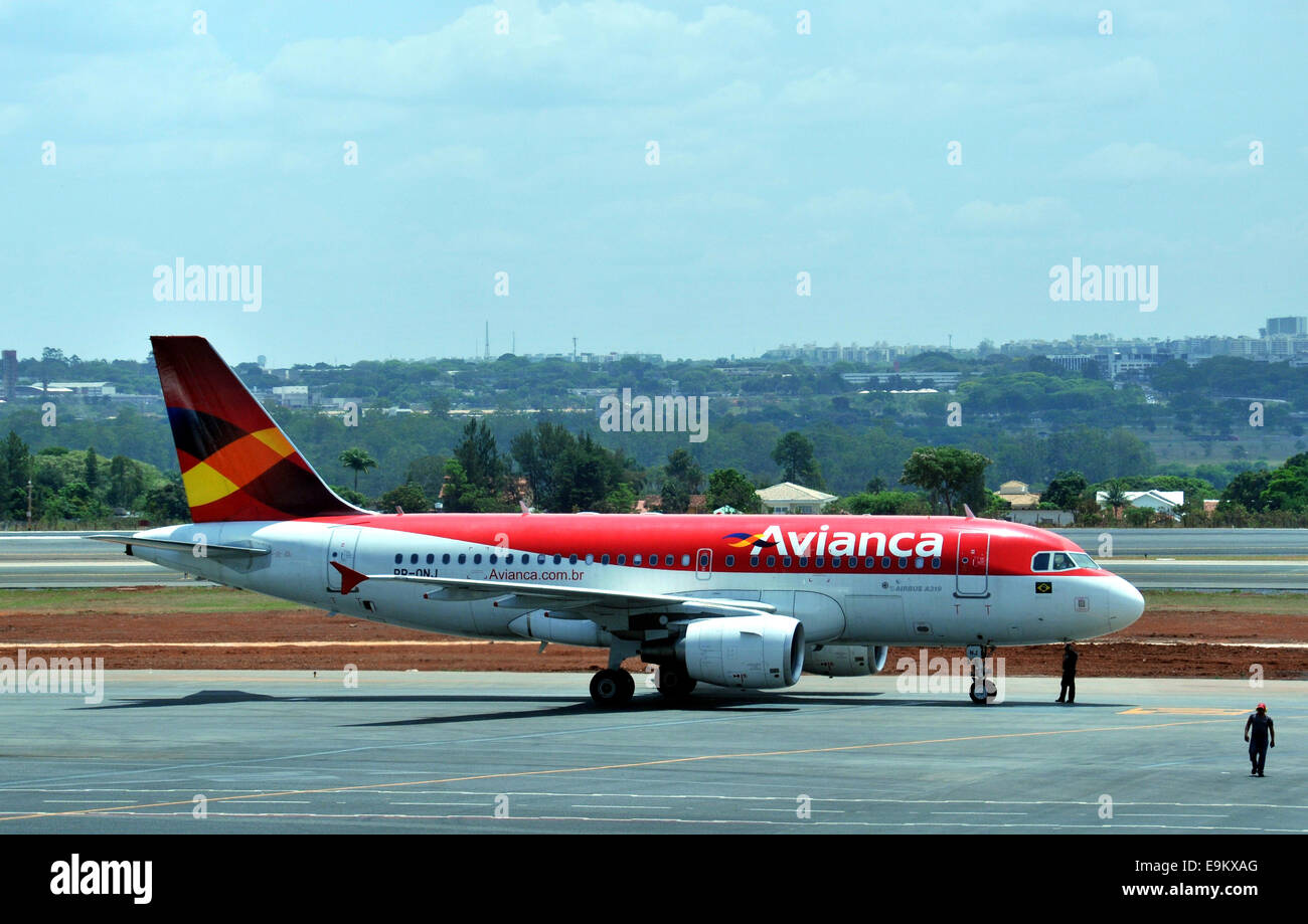 Airbus A 319 di Avianca airways aeroporto di Brasilia Brasile Foto Stock