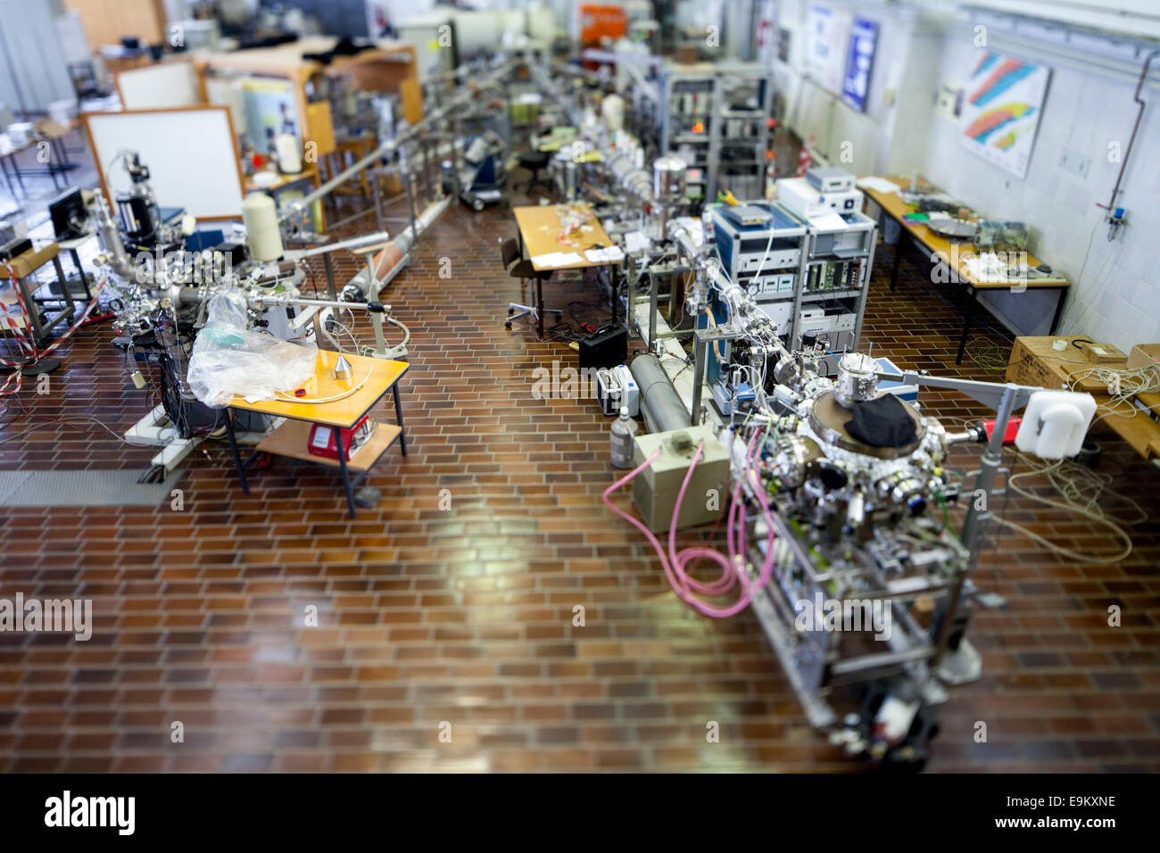 Interno del laboratorio nucleare-acceleratore ionico-effetto miniatura Foto Stock