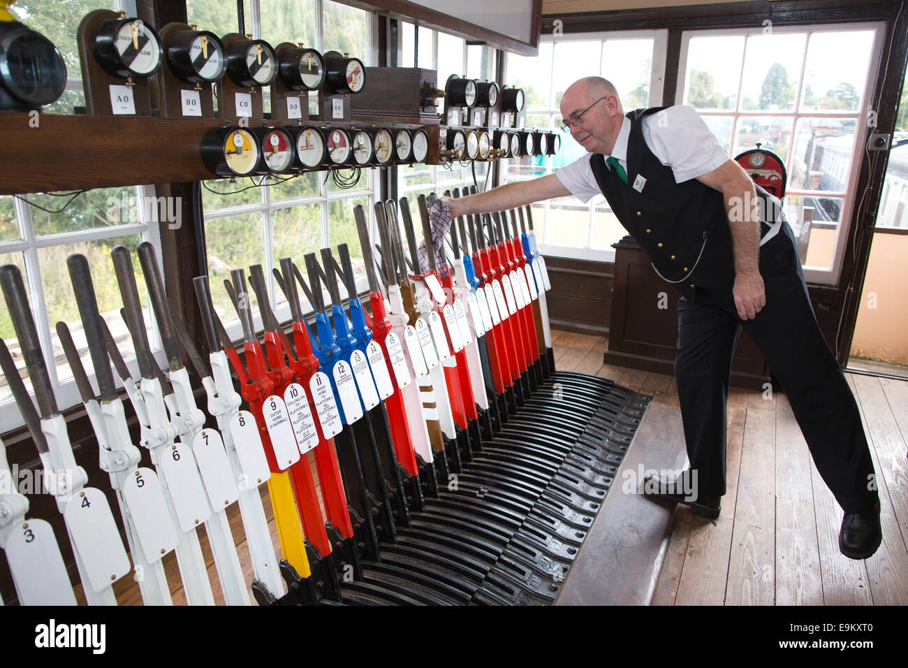 Leva di segnale telaio interno Ongar Stazione ferroviaria la casella Segnale, Essex, Inghilterra, Regno Unito Foto Stock