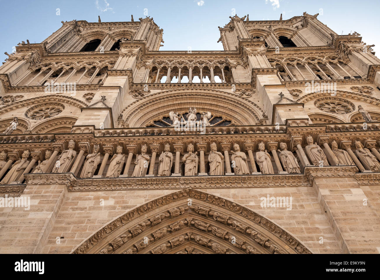 La facciata della Cattedrale di Notre Dame de Paris, Francia Foto Stock