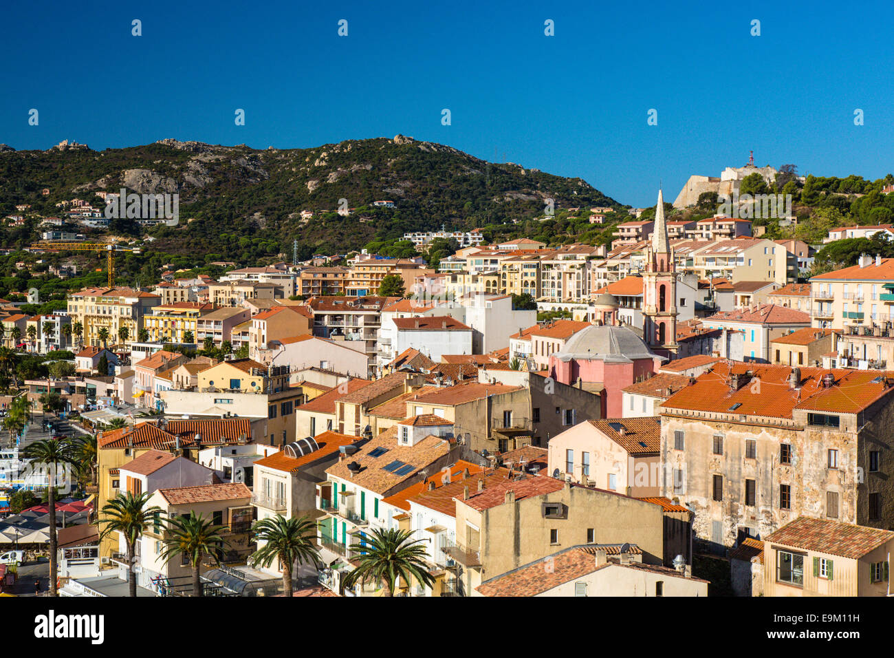 Si affacciano sulla città di Calvi, Corsica, Francia, Europa Foto Stock