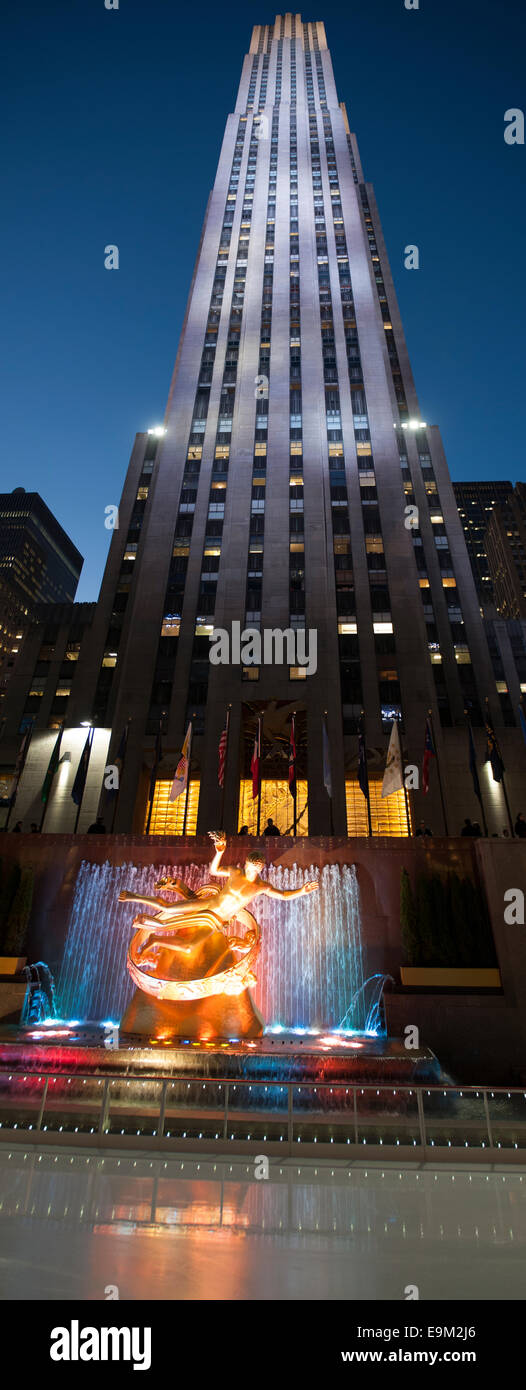 Il Rockefeller Center notte New York City 30caduta di massi Foto Stock