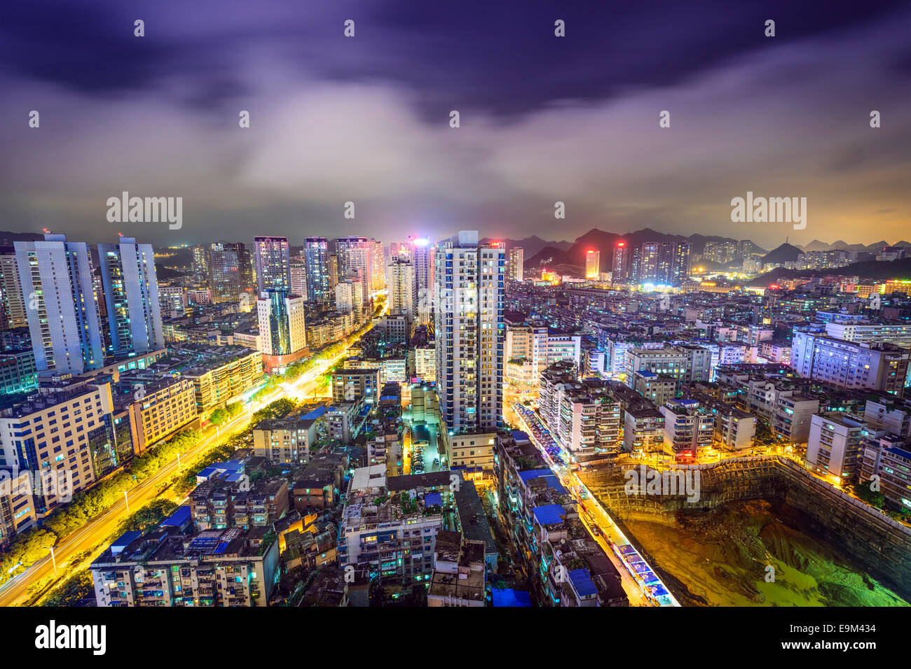 Guiyang, Cina cityscape di notte. Foto Stock