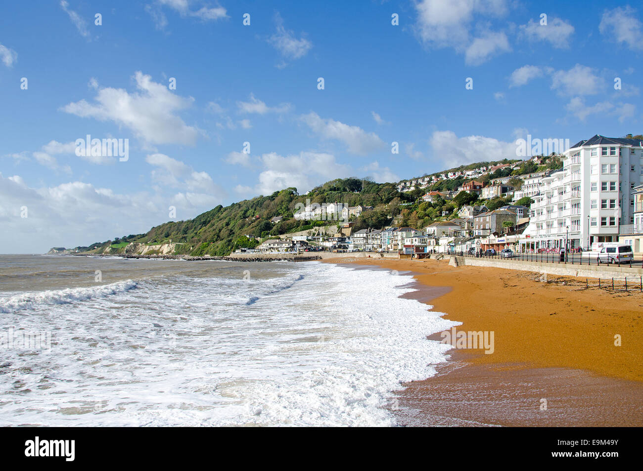 La spiaggia e la passeggiata lungomare a Ventnor, Isle of Wight, Regno Unito Foto Stock